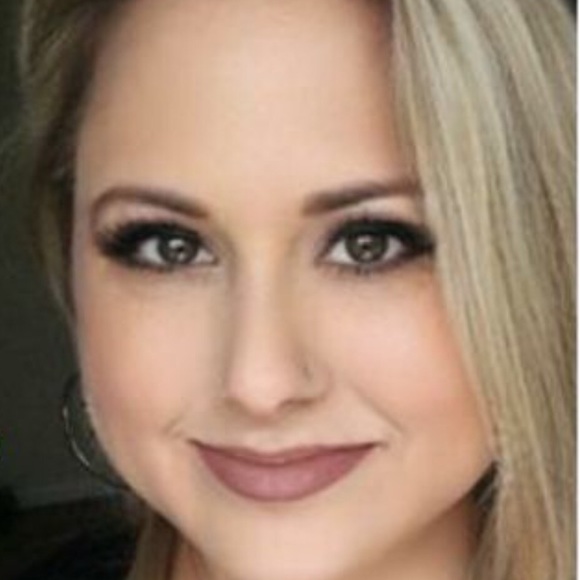 Meet your Posher, Melissa - Picture 1 of 1